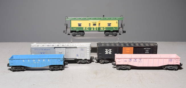 5pcs - Lionel Boxcars & 2 Hopper Cars: 5pcs - Lionel Boxcars & 2 Hopper Cars - This lot consists of a New York Central System NYC 6462 Pink Hopper Car Model, a Lionel Lines 6042 Blue Hopper Car Model, a New Haven NH 6464425 Boxcar Model, a