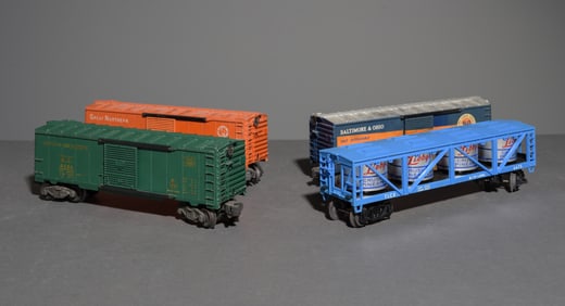 4pcs - Lionel Boxcars & 1 Vat Car