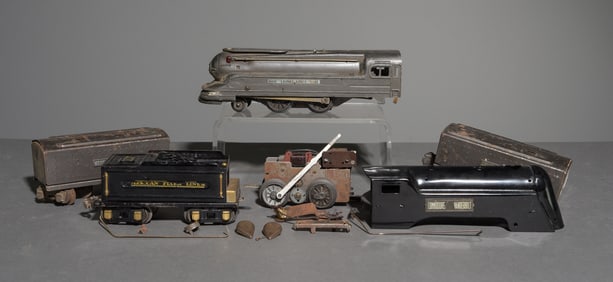 5pcs - Lionel Engines, a Tender Car, Etc.
