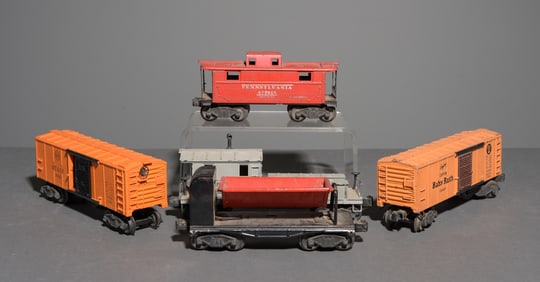 5pcs - Lionel Box Cars, Caboose, Etc.