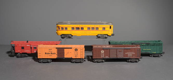 5pcs Lionel Box Cars, Passenger Car, Etc.: 5pcs Lionel Box Cars, Passenger Car, Etc. - This lot consists of a Lionel Lines Livingston 2483 Passenger Car, a Santa Fe Railway Express Agency Horse Express 3356 Box Car, a Lionel Lines Radio Equipp