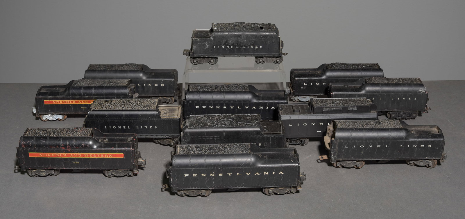12 Lionel Lines & Norfolk and Western Tender Cars (1 of 8)