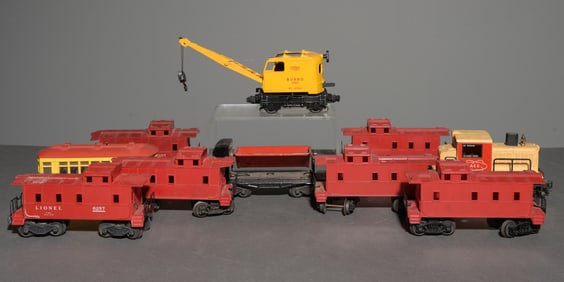 10pcs - Lionel Cabooses, Crane Cars, Etc.