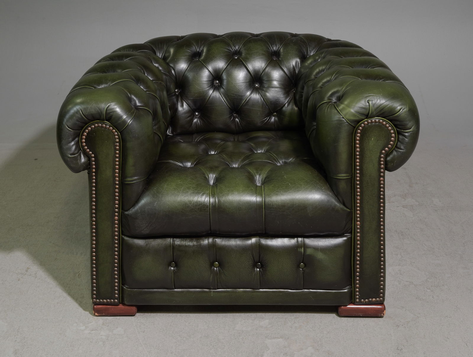 British Green Leather Chesterfield Club Chair: British Green Leather Button Tufted Chesterfield Club Chair - 28.5 in tall x 41 x 36 with a seat height of 15 inches