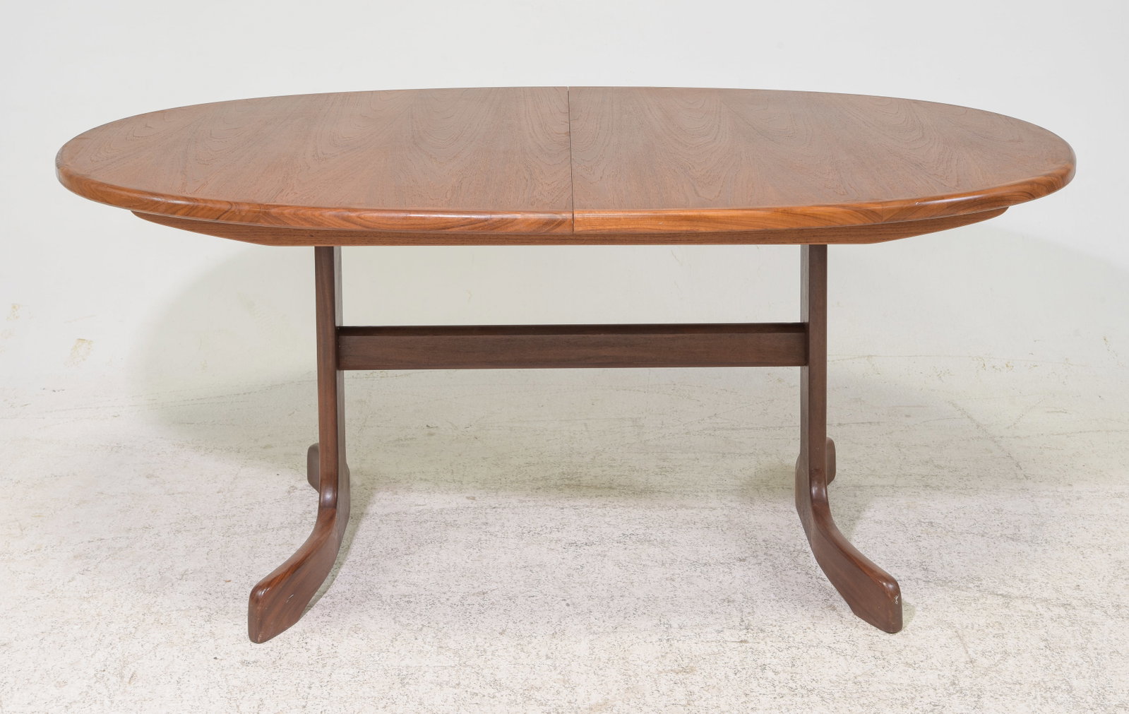 Oval Mid Century Teak Dining Table By G-Plan: This Danish Modern Style Teak Dining Table includes a pop-out butterfly style leaf & is made by Mid Century Modern Furniture Maker G Plan ( GPlan ), part of their fresco range. - 28.5 in tall x 64.5 x
