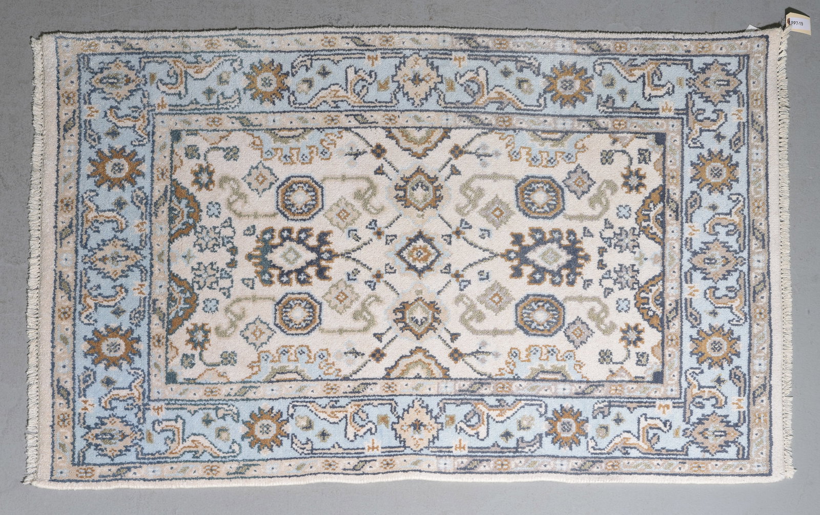 Hand Knotted Oushak Rug - 6' x 4': Hand Knotted Oushak Rug - 6' x 4'