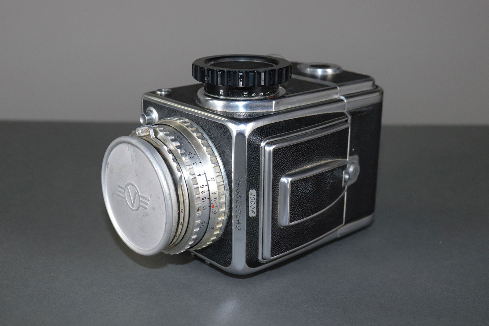 Hasselblad Camera Body 1000f with Carl Zeiss Tessar 1:2,8 f=80mm Lens (1 of 6)
