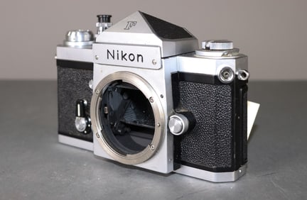 Nikon F film camera body