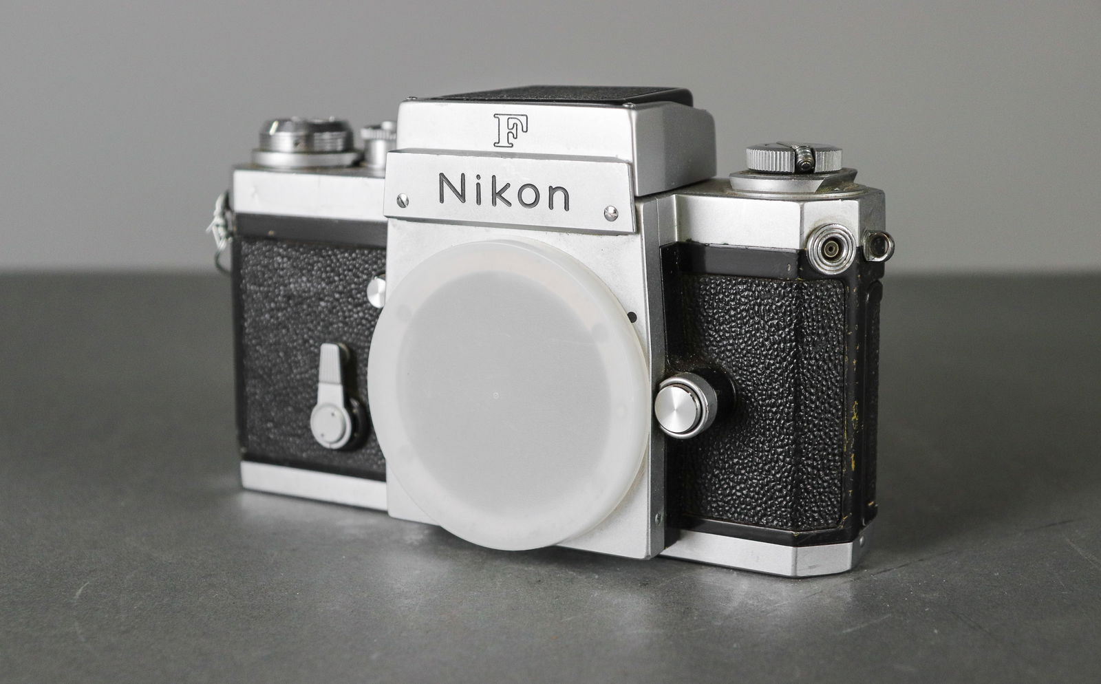 Nikon F Film Camera Body: Item: Nikon F Film Camera BodyBrand: NikonModel/Serial Number: 6806062