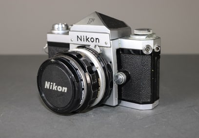 Nikon F Film Camera w/ Nikkor H Nippon Kogaku Auto 1:2 f-50mm Lens (924542)