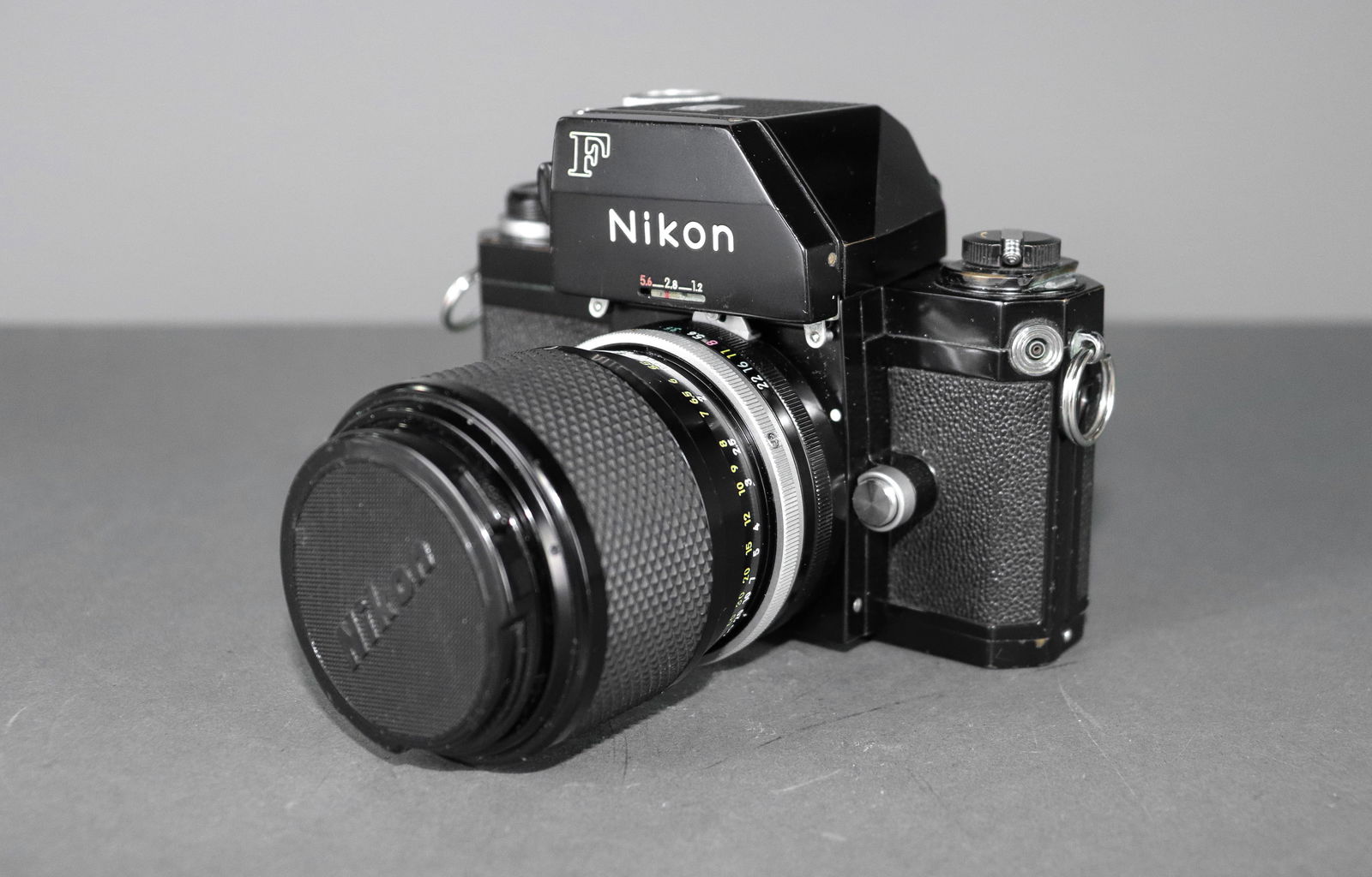 Nikon F film camera with lens  (NIKKOR C AUTOR 586617?) (1 of 6)