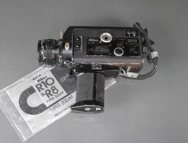 R8 Super Zoom Video Camera