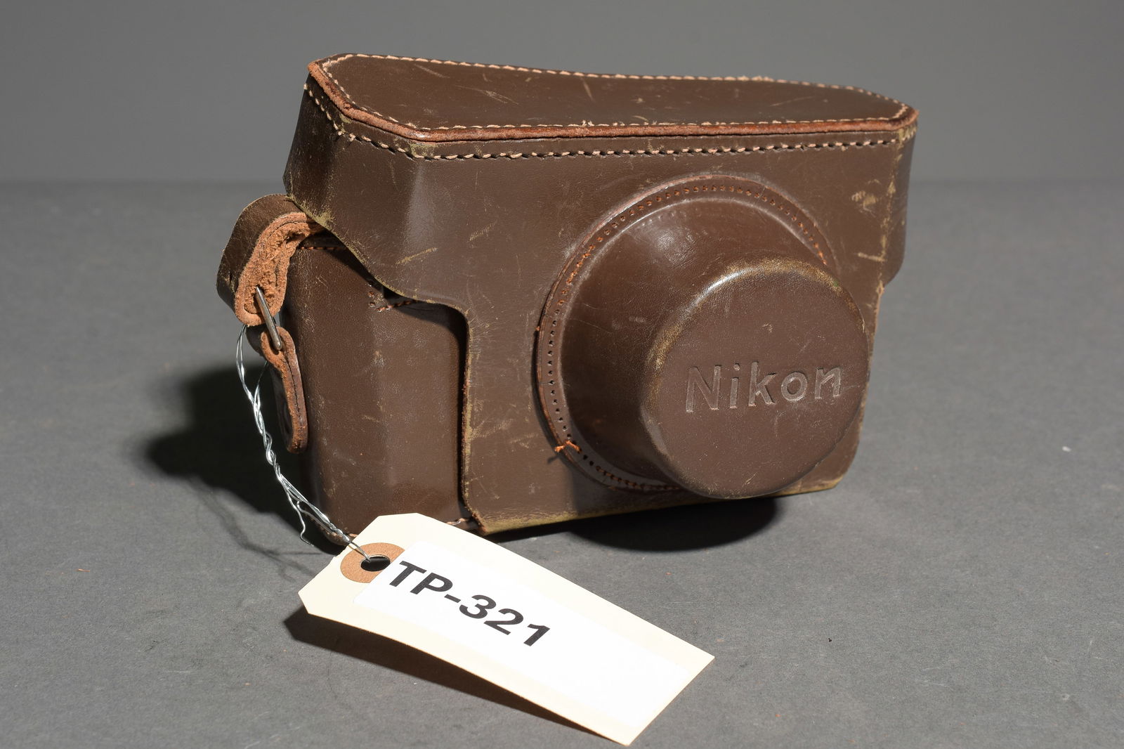 Brown Leather Nikon Case (1 of 3)