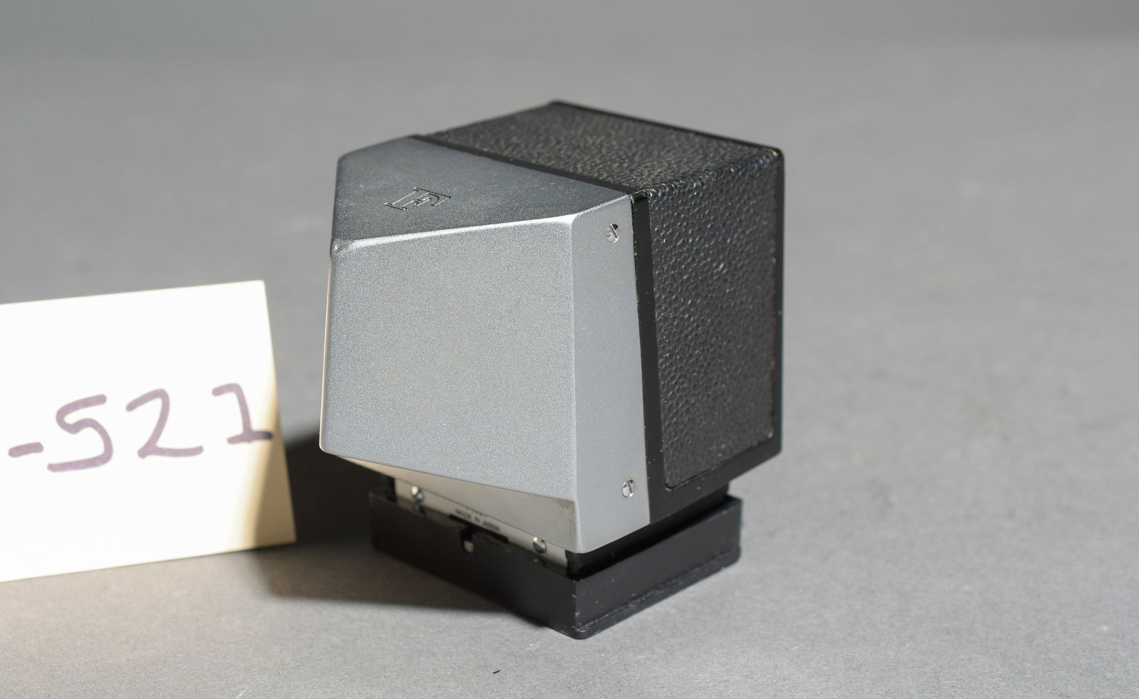 Appears to be F Nikon top of F Nikon camera: Item: Appears to be F Nikon top of F Nikon cameraBrand: NikonModel/Serial Number: 939122