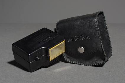 Pentax Af100P electronic flash unit with Pentax case
