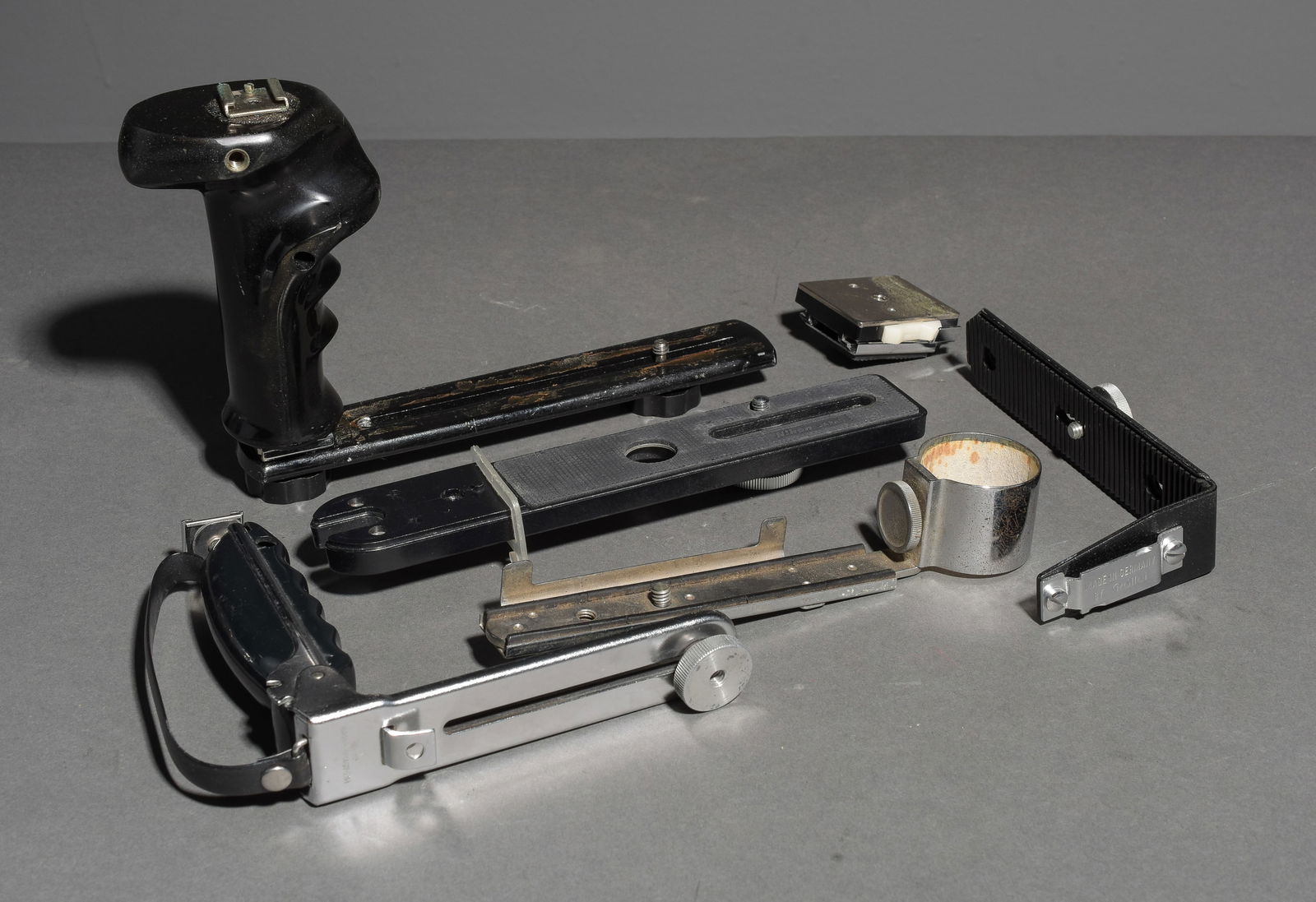 Handles, grips and assorted camera mounting equipment (1 of 6)