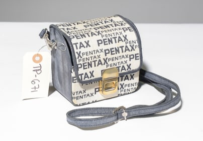(1) Vintage Pentax Compact Camera Bag