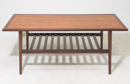 Mid Century Modern Coffee / Cocktail Table