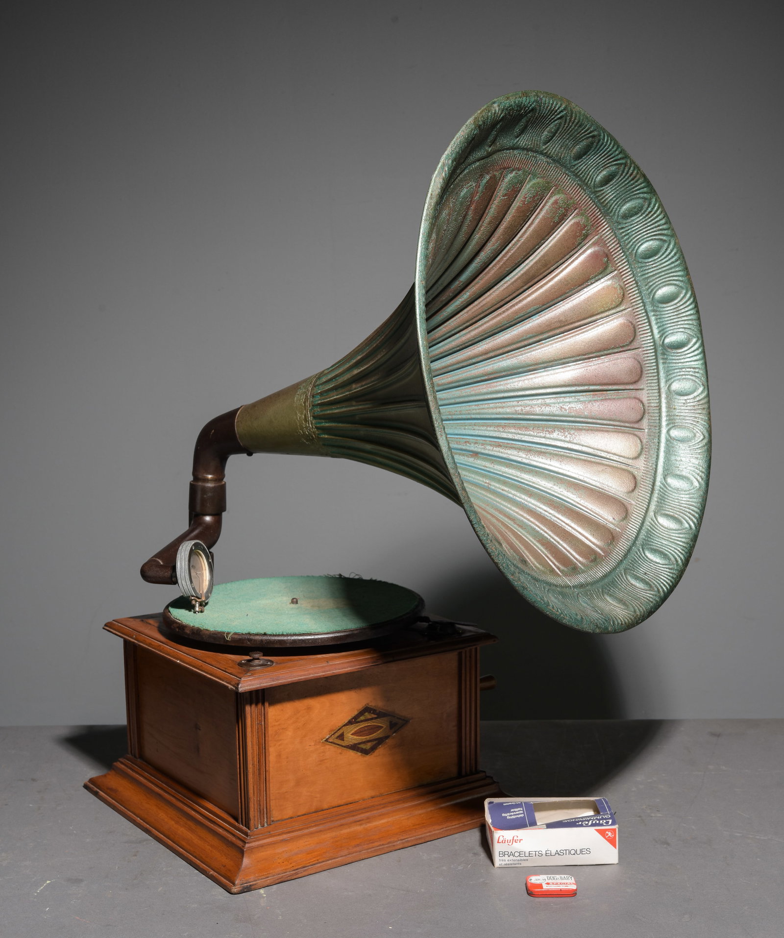 French Oak Gramophone / Victrola with Horn: French Oak Gramophone / Victrola with Horn - 29 in tall x 24.5 x 20.25