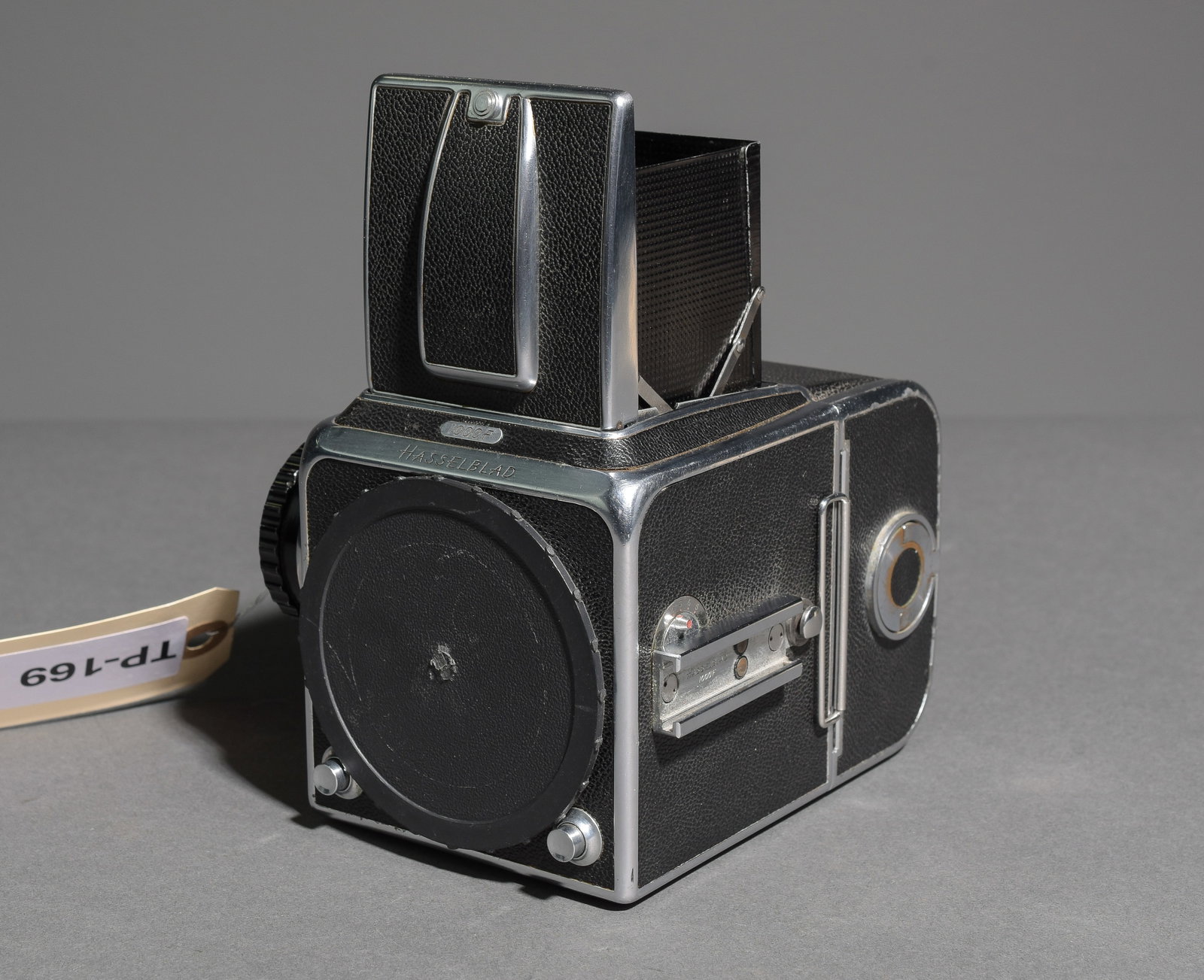 1000F Camera Body and Film Magazine CC 21552 18700: Item: 1000F Camera Body and Film Magazine CC 21552 18700 Brand: Hasselblad Model/Serial Number:
