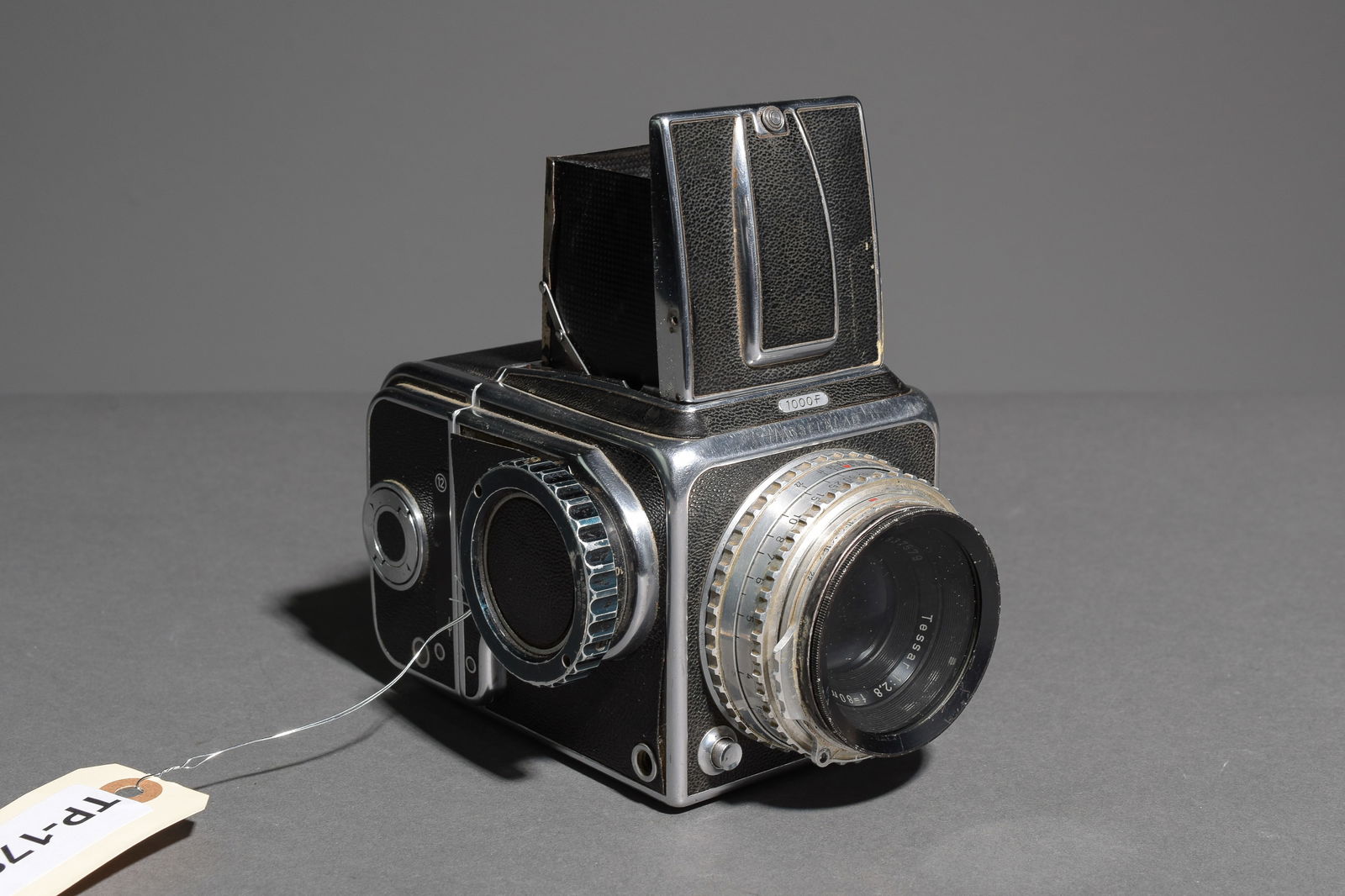 1000F with Carl Zeiss Tessar 1:2,8 80mm Lens with Film Magazine, Extra Magazine & Extension Tubes, (1 of 4)