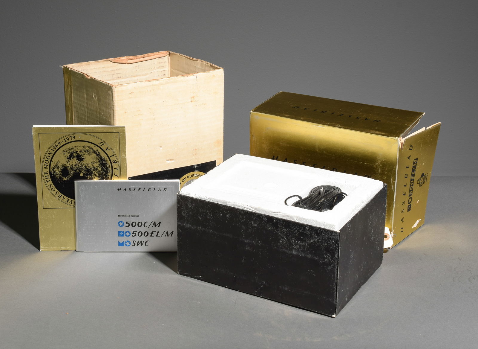 500 EL/M camera (10057) 10 Years on the Moon Edition Camera Only in Box (Possibly #0073) (1 of 7)