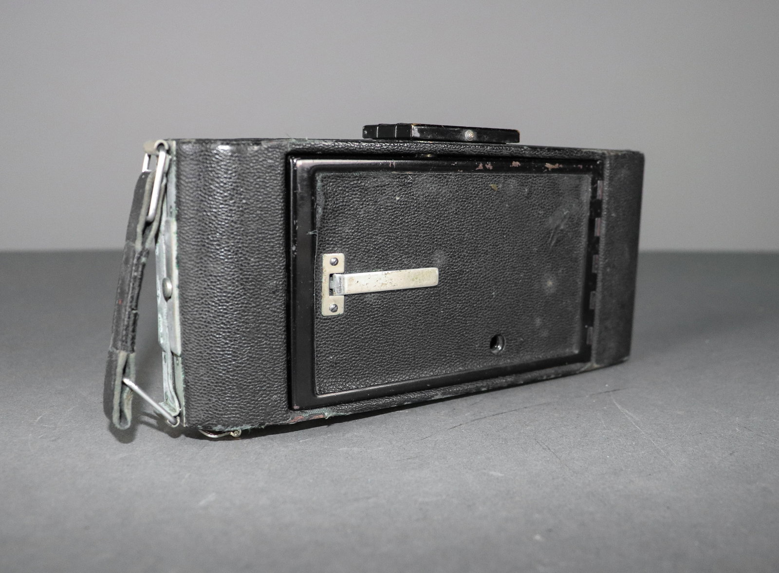 No. 2A Folding Autographic Folding Camera: Item: No. 2A Folding Autographic Folding Camera Brand: Kodak Model/Serial Number: