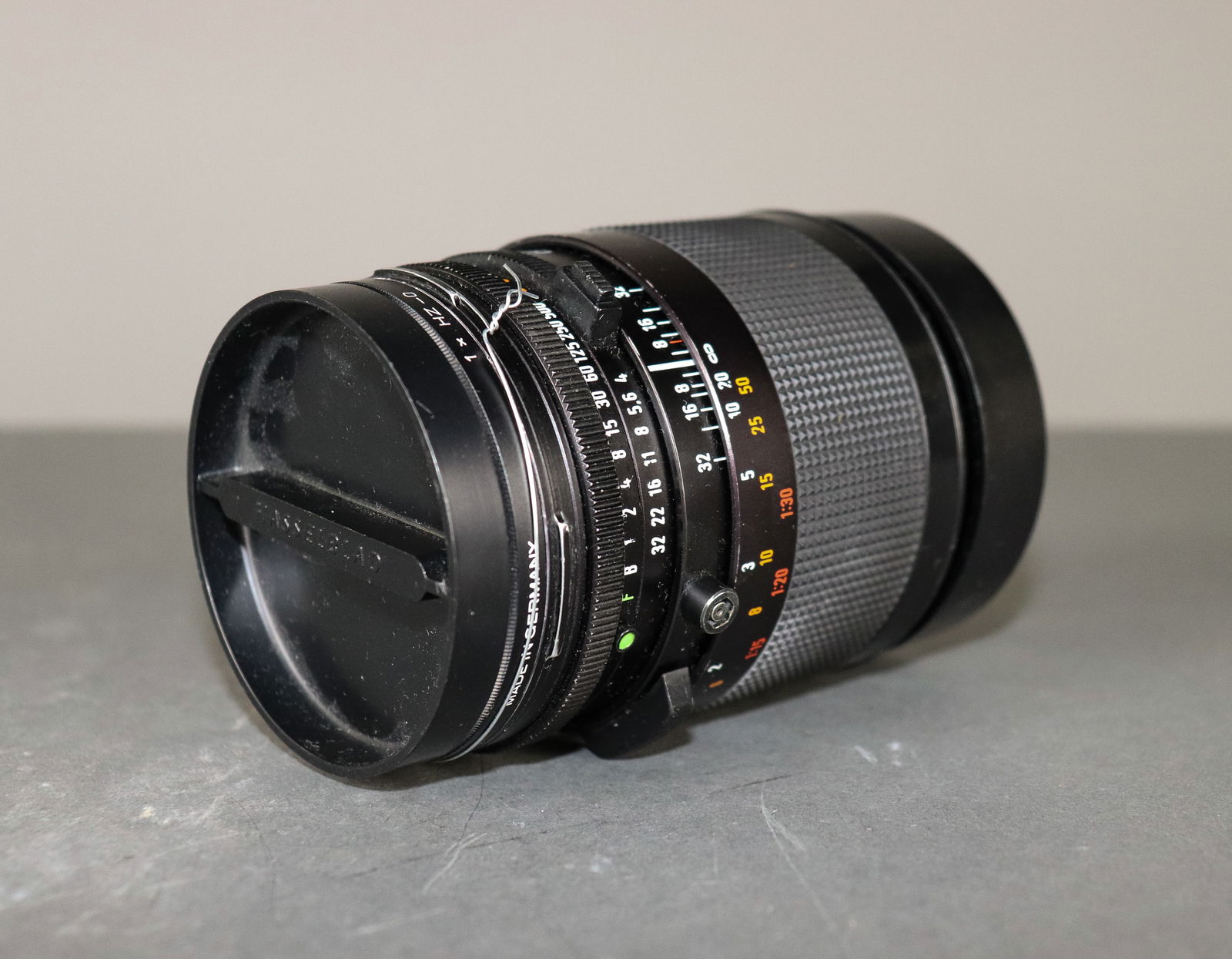 Carl Zeiss Makro-Planar 4/120 & Filter 60: Item: Carl Zeiss Makro-Planar 4/120 & Filter 60Brand: HasselbladModel/Serial Number: 7152210