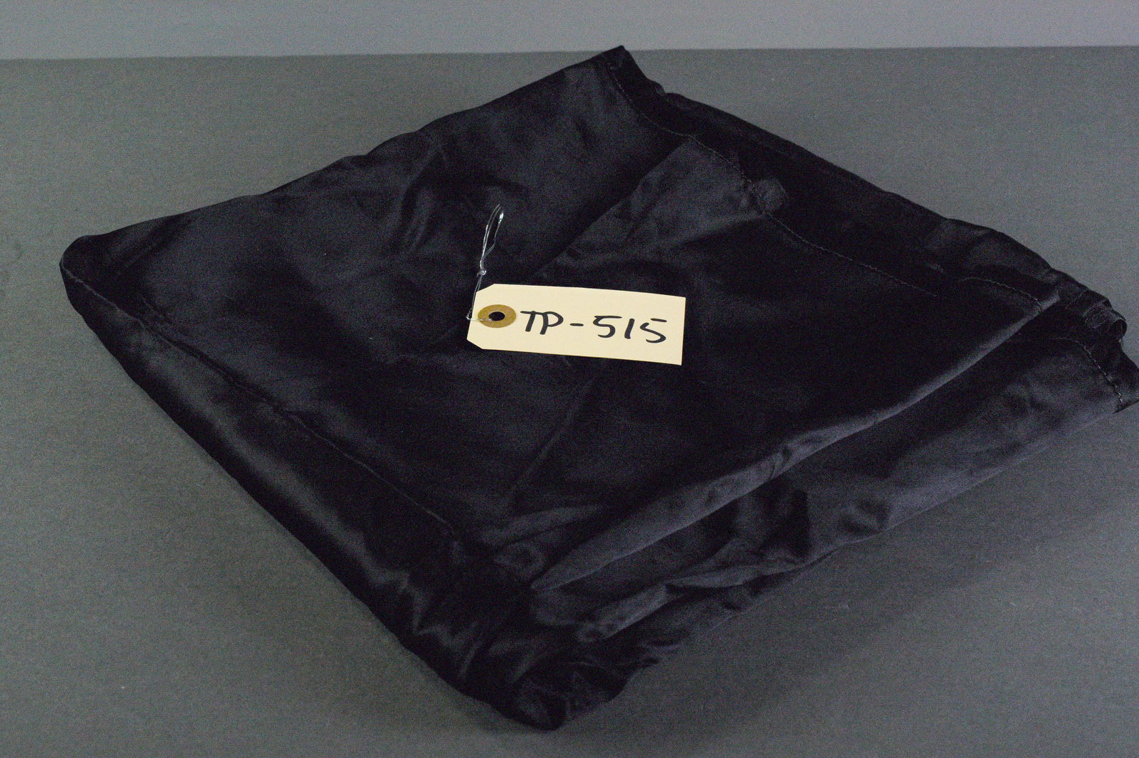 Black Backdrop Fabric: Item: Black Backdrop FabricBrand: Model/Serial Number: