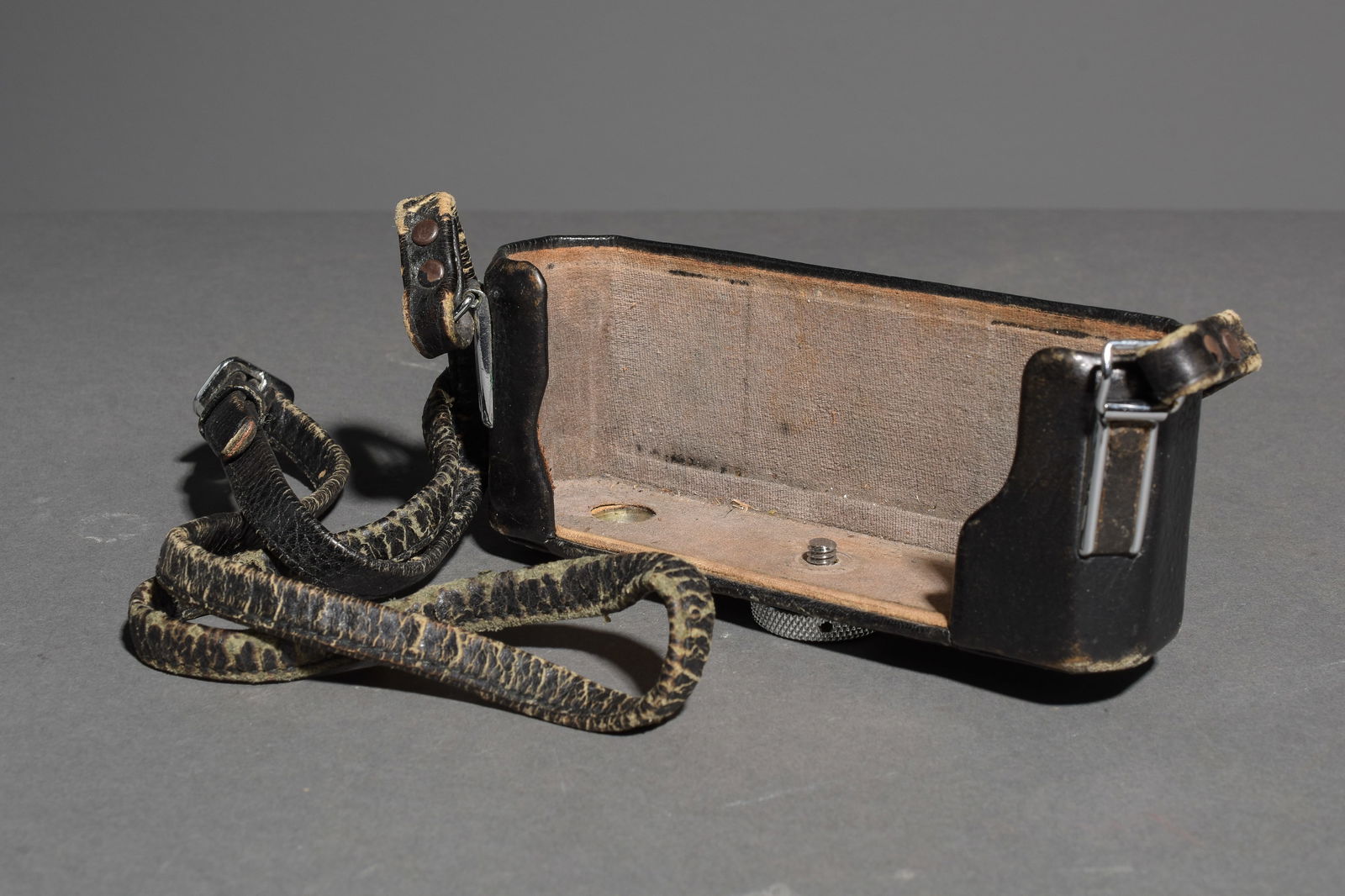 Nippon Kogaku Nikon F carrying base: Item: Nippon Kogaku Nikon F carrying baseBrand: Nippon KogakuModel/Serial Number: