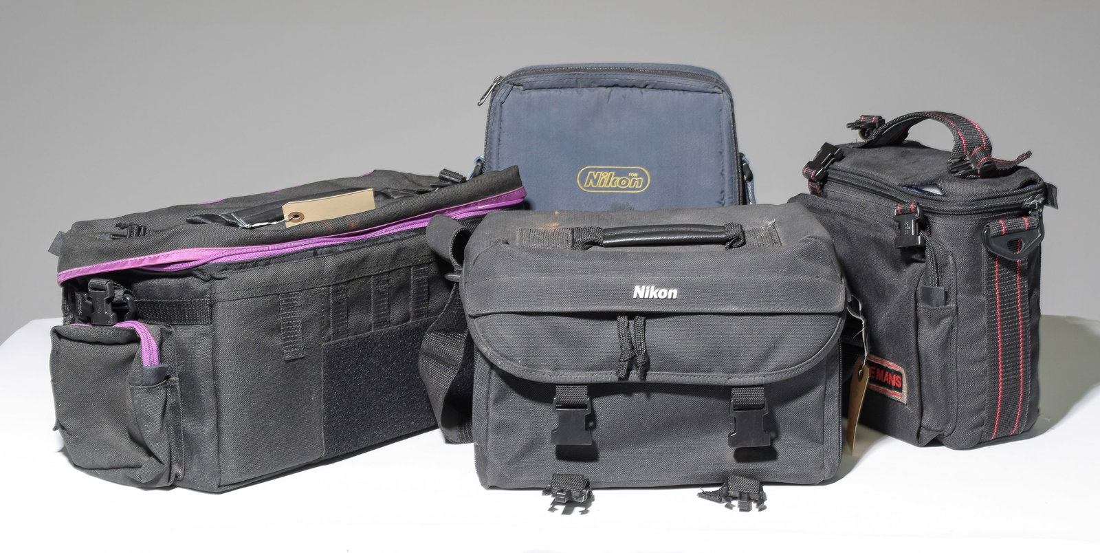 (4) Nylon Camera Bags: Item: (4) Nylon Camera Bags Brand: Various Model/Serial Number: Qty: 4