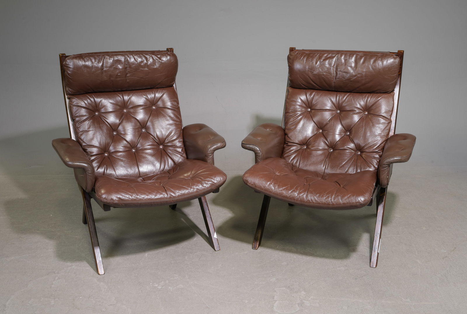 2 Mid Century Modern Ekornes "Uno" Chairs (1 of 6)