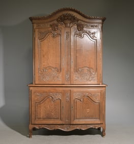 French Normandy Style Oak Buffet Du Corps