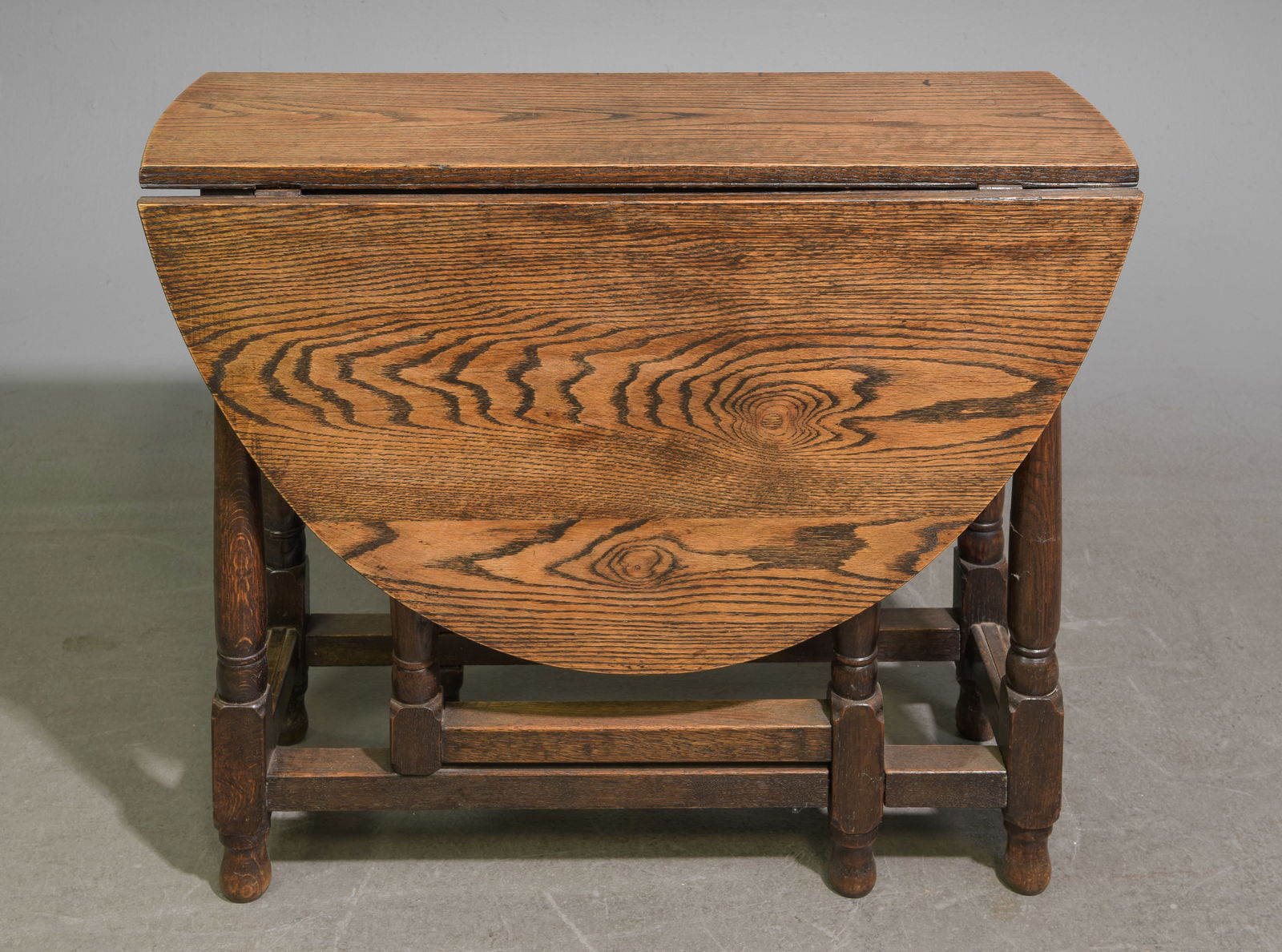 British Oak Gateleg / Drop Leaf Table (1 of 3)