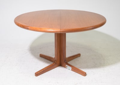 Mid Century Modern Extending Table with Leaves