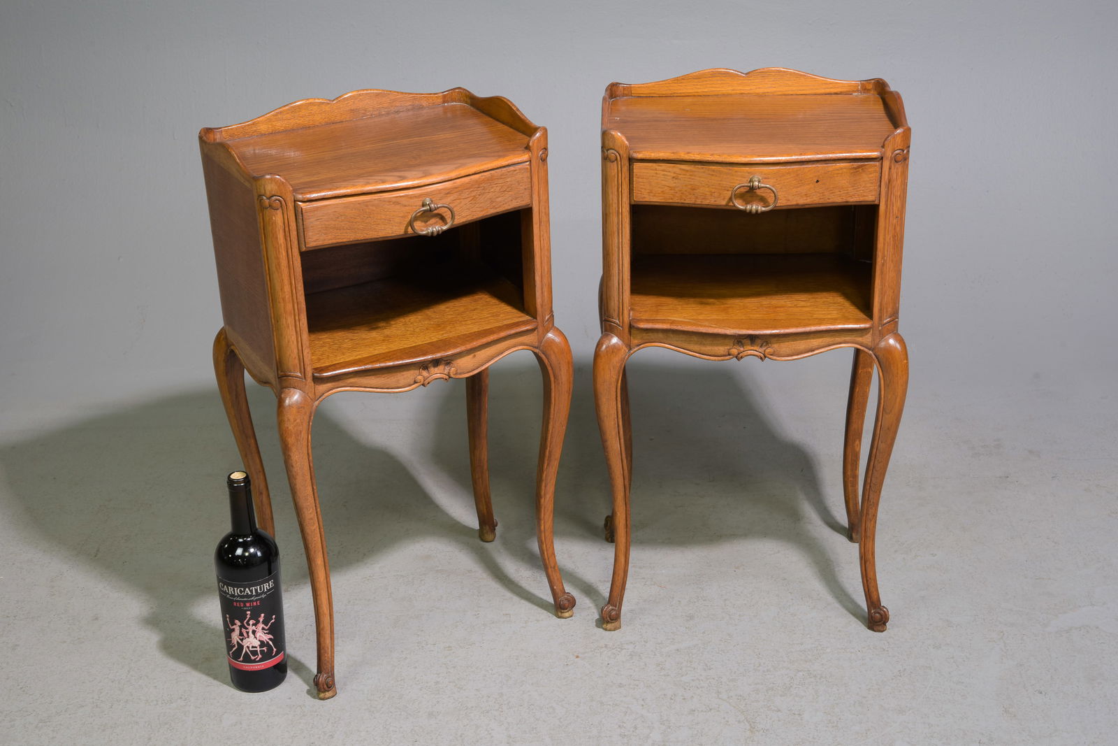 Louis XV Style Pair of Oak Nightstands (1 of 4)