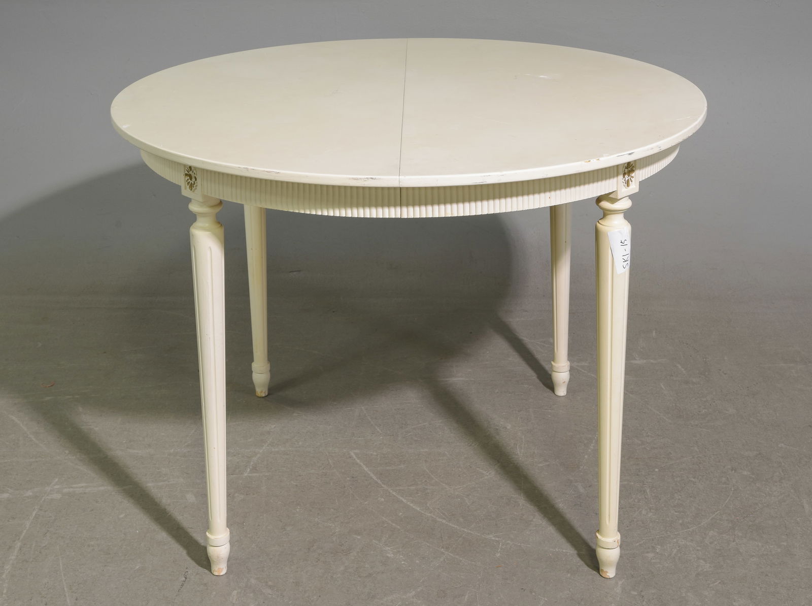 Swedish Gustavian Style Round Table with 2 Leaves (1 of 6)