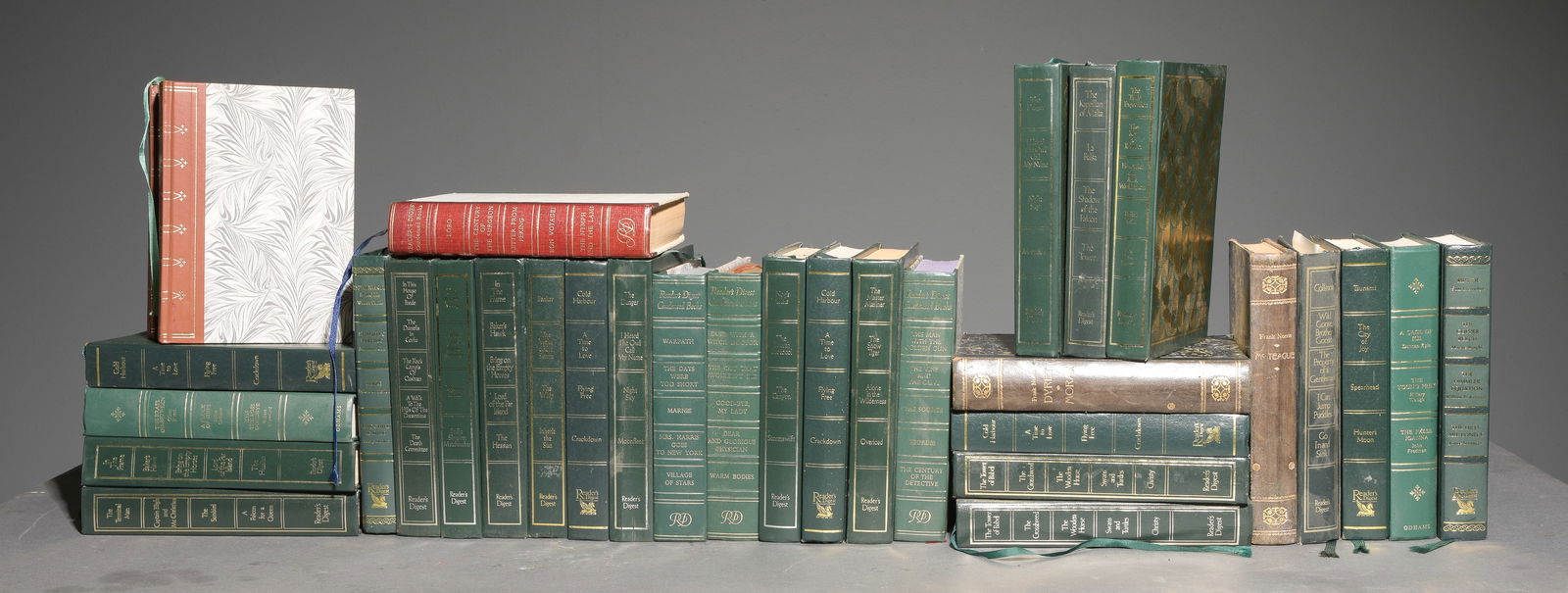 32 Assorted Books / Novels (1 of 7)