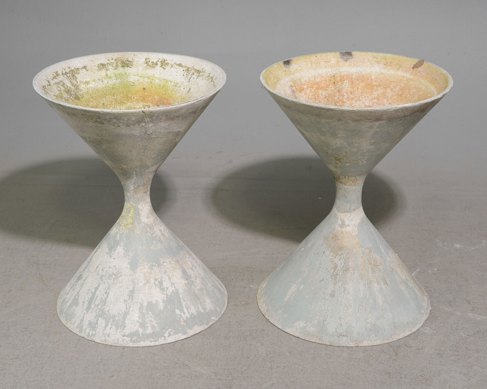 Willy Guhl (1915-2004) - 2 Diabolo Planters: Willy Guhl (1915-2004) - 2 Diabolo (Diablo) Planters - 24 in tall x 17 inch diameter - Much of Willy Guhl's work is crafted from either concrete or Eternit & made in Switzerland