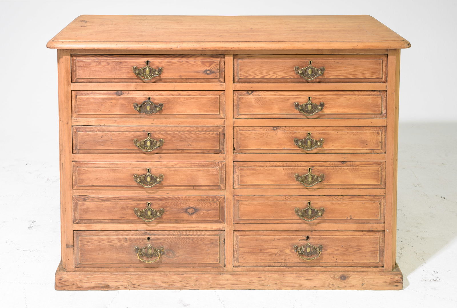 British Pine 12 Drawers Chest (1 of 5)