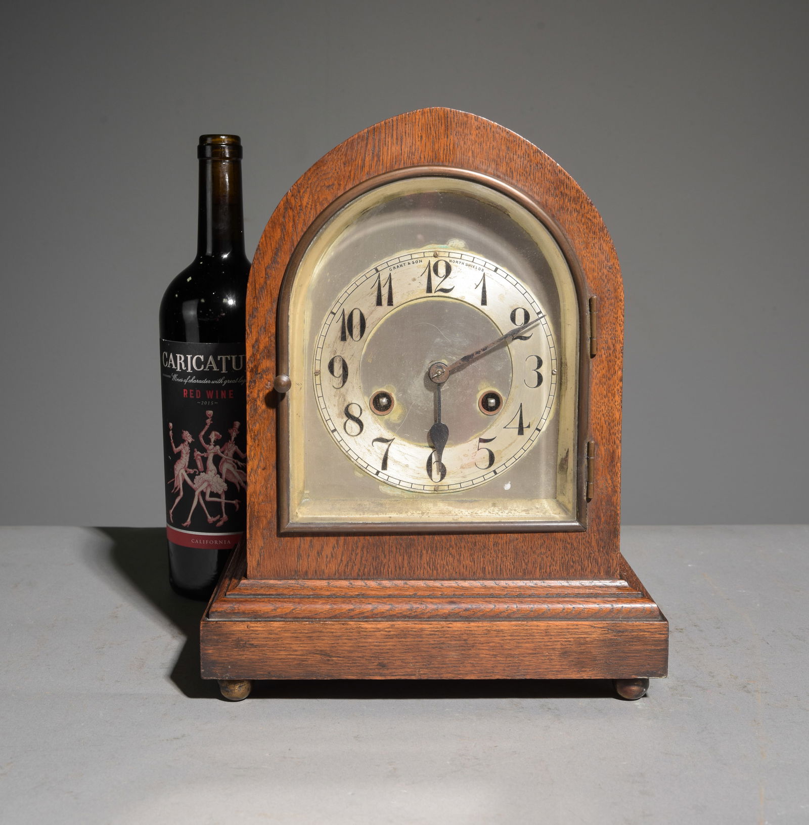 Edwardian Style Oak Cased Mantle Clock: Edwardian Style Oak Cased Mantle Clock - 12 in tall x 9.25 x 6