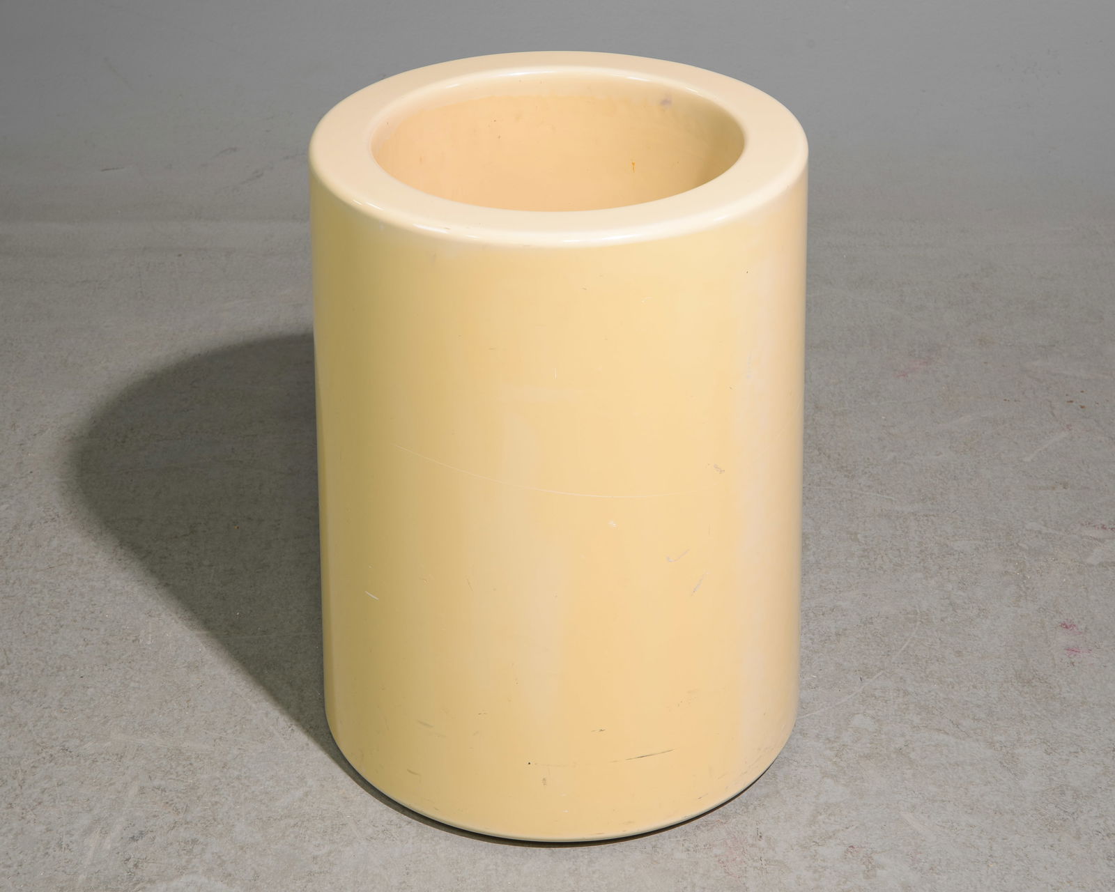 Mid Century Modern Style Planter (1 of 3)