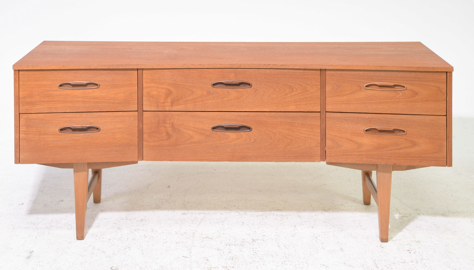 Mid Century Modern Six Drawer Chest / Dresser: Danish Modern Style Six Drawer Dresser / Chest - 26.5 in tall x 59 x 16