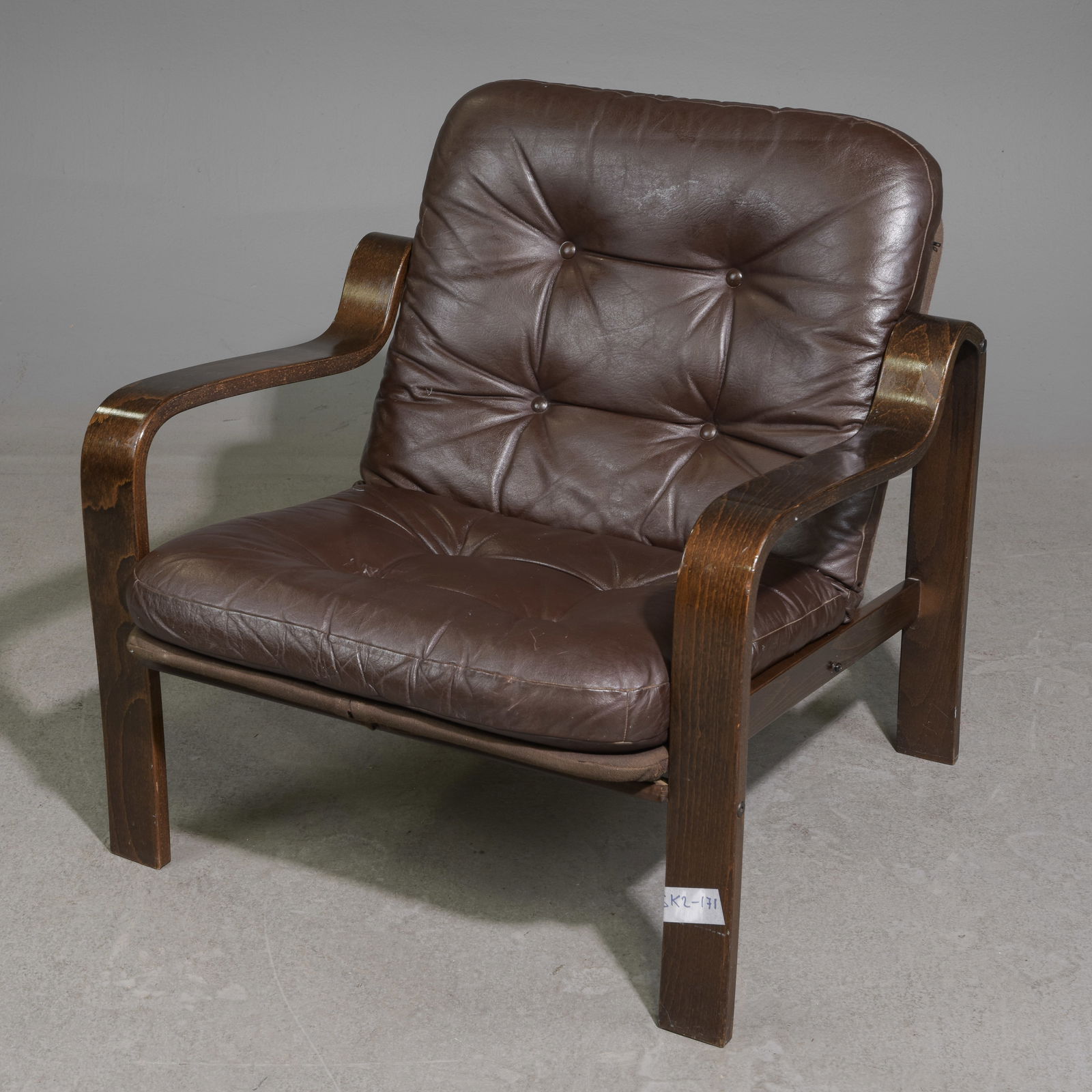 Bentwood Brown Leather Lounge Chair: Bentwood Brown Leather Lounge Chair - 31 in tall x 22 x 30, seat height is 15 in