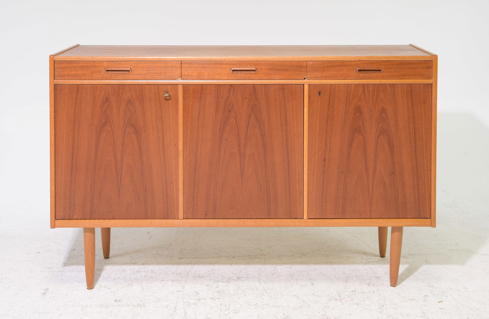 Scandinavian Mid Century Modern Sideboard: Scandinavian Mid Century Modern Sideboard - 37.5 in tall x 59 x 16.5