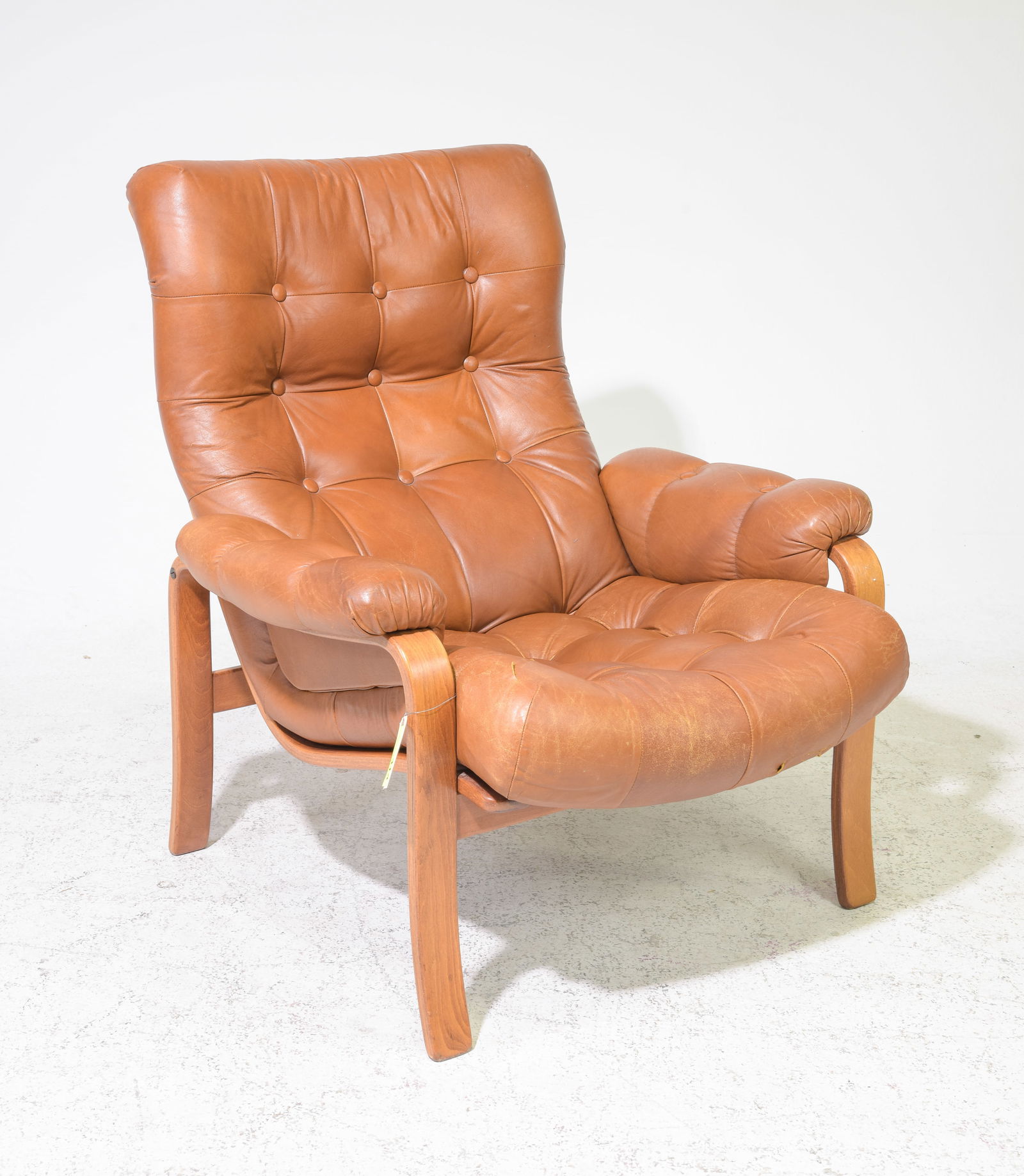 Bentwood Brown Leather Lounge Chair: Bentwood Brown Leather Lounge Chair - 36 in tall x 32 x 33, seat height is 16 in