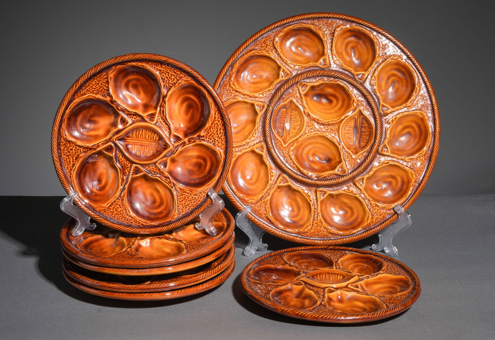 7pc French Oyster Plate Set - Platter & 6 Plates: 7pc French Oyster Plate Set - Platter & 6 Plates - Platter is 1 in tall x 13 inch diameter and the plates are 1 inch tall by 10 inch diameter each