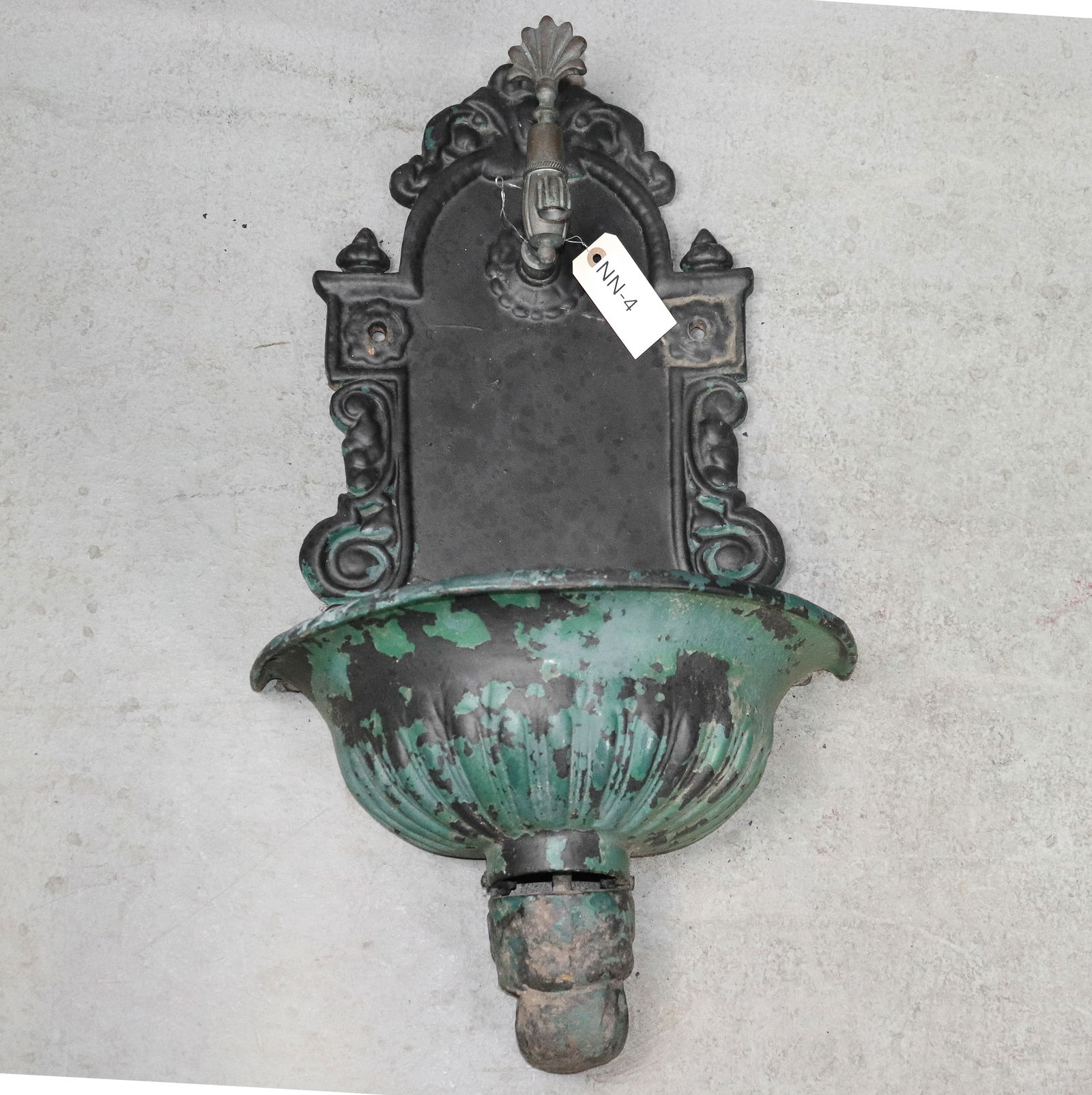 Cast Iron Water Font / Lavabo (1 of 3)