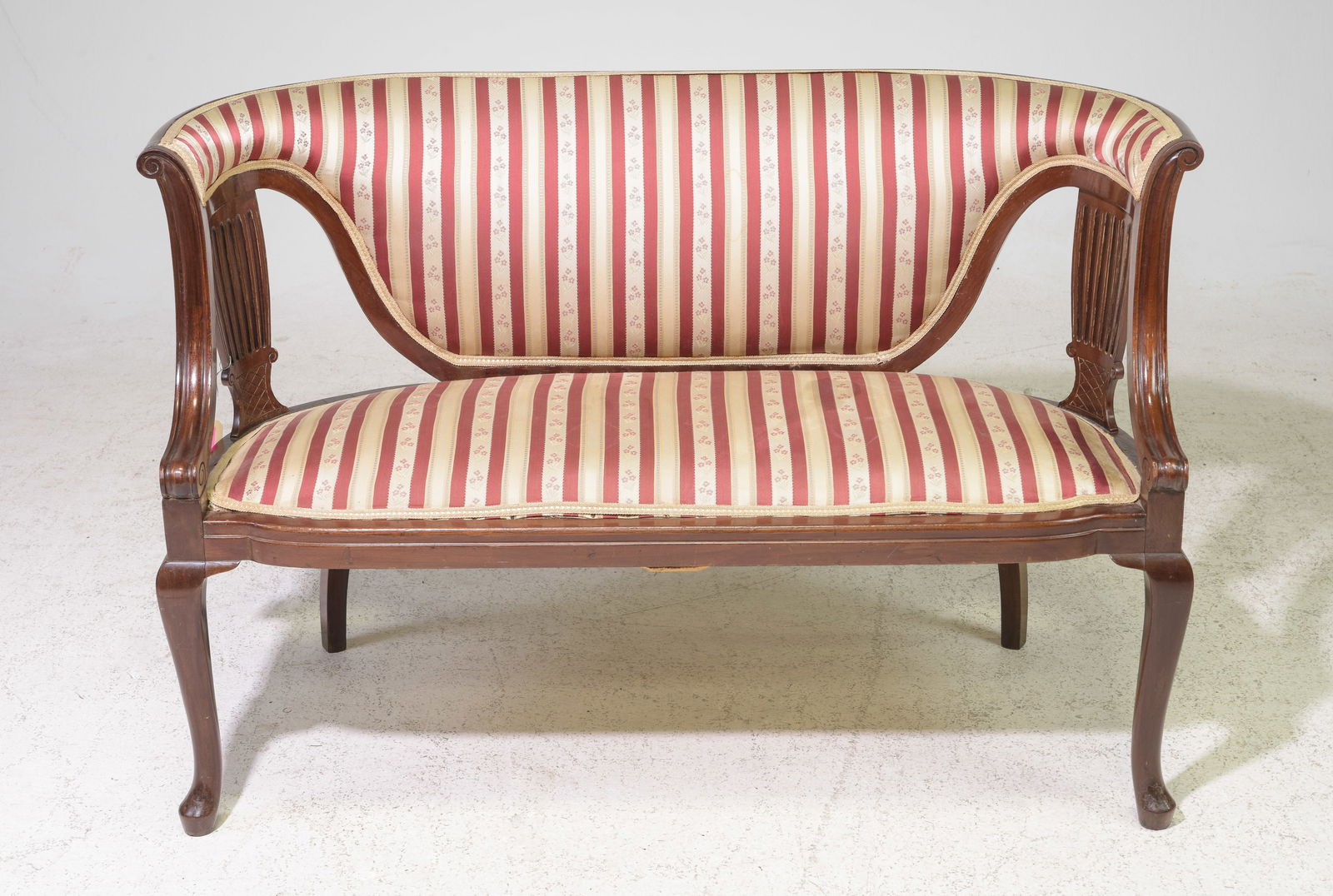 Victorian Style Mahogany Parlor Settee / Hall Bench (1 of 4)