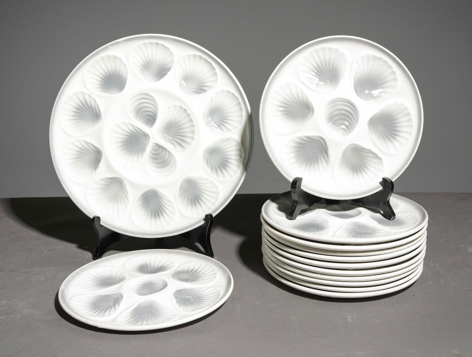 13pc French Scallop Plate Set - Platter & 12 Plates (1 of 7)